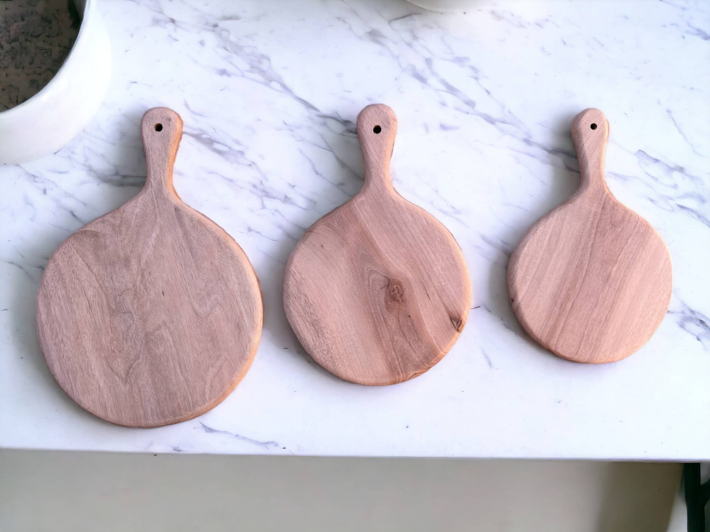 Moroccan Walnut Round Chopping Board: Handmade and Practical
